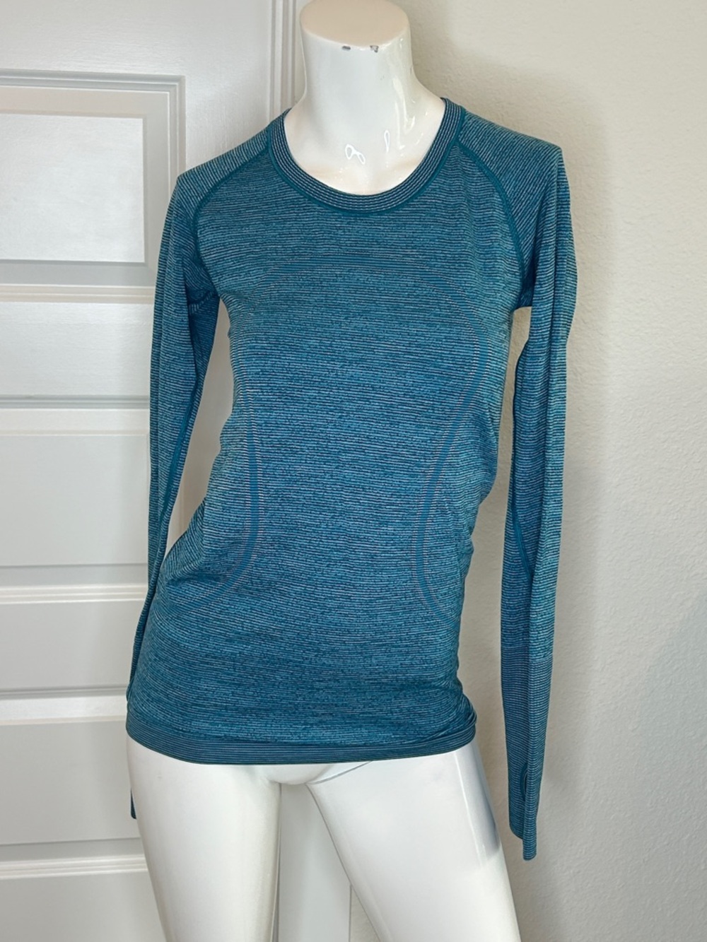 lululemon athletica Long-Sleeve Seam Detail Top in Teal Blue